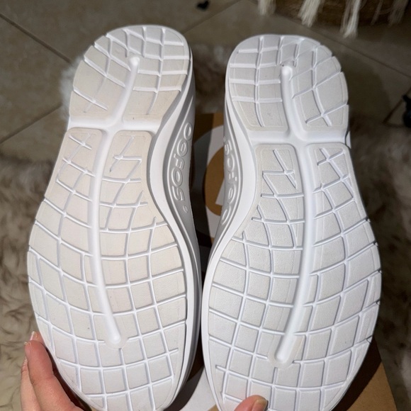 OOFOS Oomg Eezee Shoes Low Top Soft Slip On Sneakers Womens 8.5 Recovery Support - Picture 9 of 12
